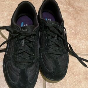 ladies Skechers as new
